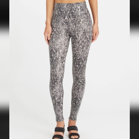 Snakeskin Spanx leggings - Picture 1 of 5